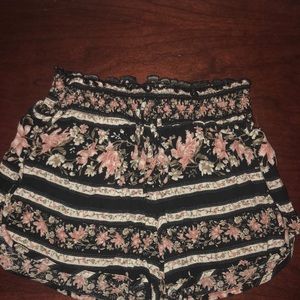 American Eagle patterned shorts
